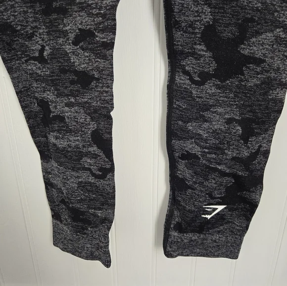 Gymshark Seamless Scrunch Butt Leggings | XS | Gray Camo - Picture 7 of 9